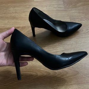 Worthington black heels. Size 6.5. Good conditions. About 3inches